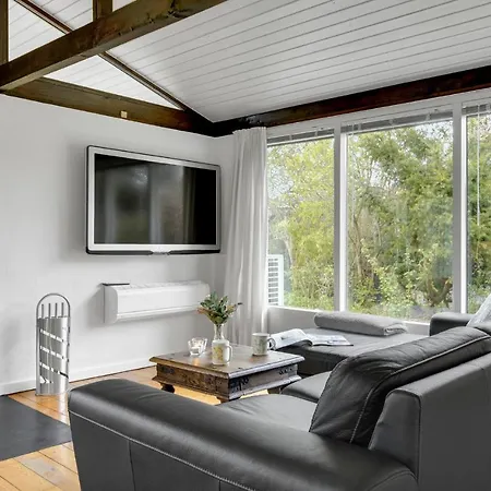 Gorgeous In Hyllinge With Kitchen Feriehus