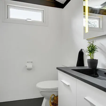 Gorgeous In Hyllinge With Kitchen Feriehus